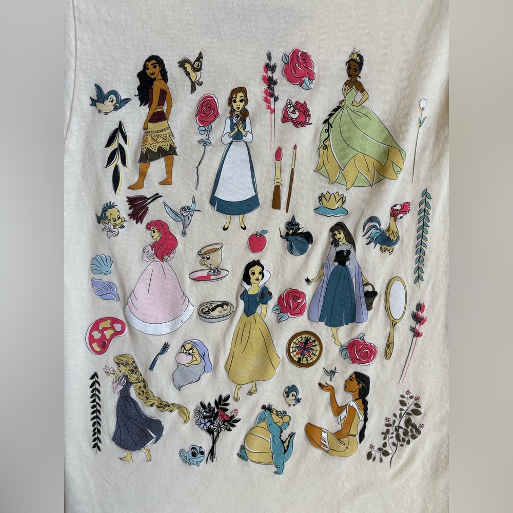 Disney Princess Graphic T-Shirt Women’s Small White Tee Belle Ariel Moana‎ EUC